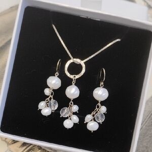 Elegant Pearl and Crystal Jewelry Set